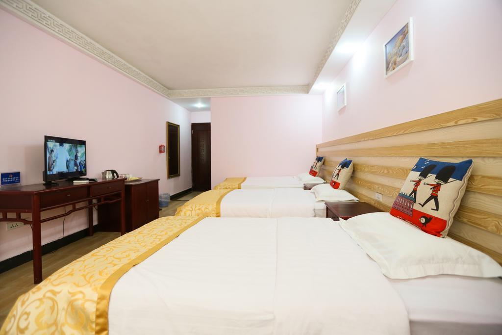 Fawlty Towers Hotel Yangshuo Exteriör bild